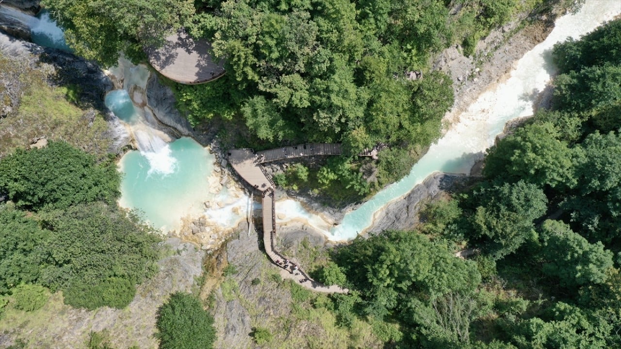 Turistlerin uğrak noktası Giresun’un Mavi Gölü’nü 700 bin kişi gezdi