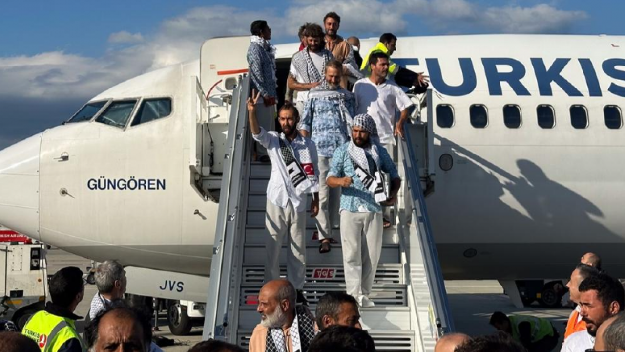 Foto - Türk aktivistler yurda döndü! Terörist bakanın lafları içinde patladı