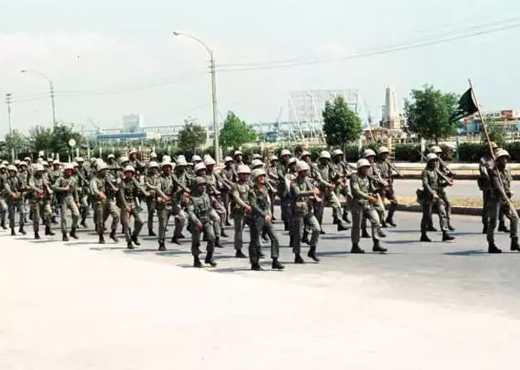 Foto - Türk askerini böyle karşılamışlardı! İşte tüm dünyanın konuştuğu o kare