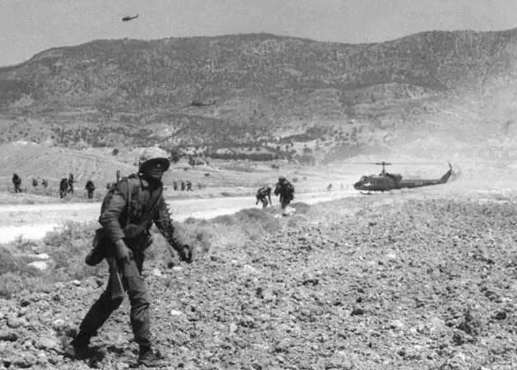 Foto - Türk askerini böyle karşılamışlardı! İşte tüm dünyanın konuştuğu o kare