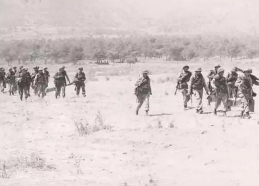 Foto - Türk askerini böyle karşılamışlardı! İşte tüm dünyanın konuştuğu o kare