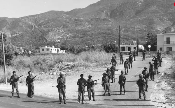 Foto - Türk askerini böyle karşılamışlardı! İşte tüm dünyanın konuştuğu o kare