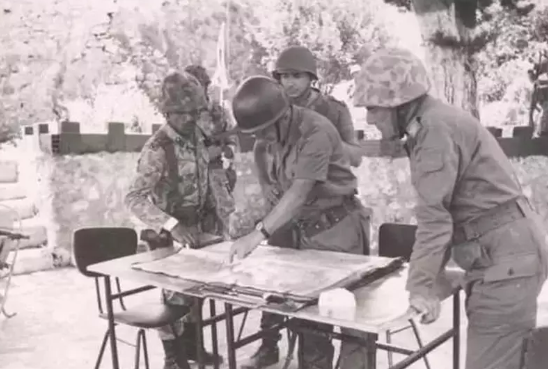 Foto - Türk askerini böyle karşılamışlardı! İşte tüm dünyanın konuştuğu o kare