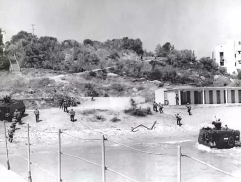 Foto - Türk askerini böyle karşılamışlardı! İşte tüm dünyanın konuştuğu o kare