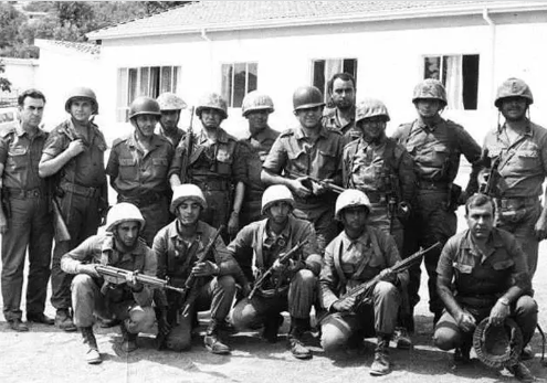 Foto - Türk askerini böyle karşılamışlardı! İşte tüm dünyanın konuştuğu o kare