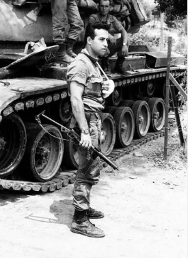 Foto - Türk askerini böyle karşılamışlardı! İşte tüm dünyanın konuştuğu o kare