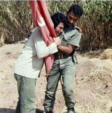 Foto - Türk askerini böyle karşılamışlardı! İşte tüm dünyanın konuştuğu o kare