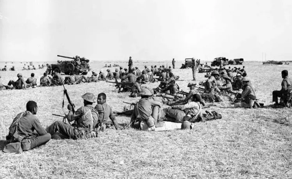 Foto - Türk askerini böyle karşılamışlardı! İşte tüm dünyanın konuştuğu o kare