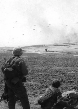 Foto - Türk askerini böyle karşılamışlardı! İşte tüm dünyanın konuştuğu o kare