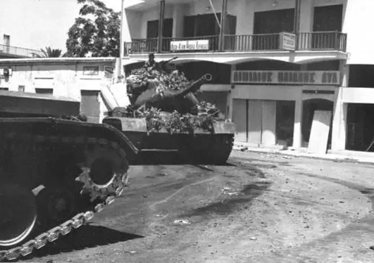Foto - Türk askerini böyle karşılamışlardı! İşte tüm dünyanın konuştuğu o kare