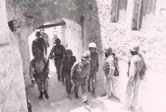 Foto - Türk askerini böyle karşılamışlardı! İşte tüm dünyanın konuştuğu o kare