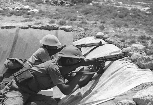 Foto - Türk askerini böyle karşılamışlardı! İşte tüm dünyanın konuştuğu o kare