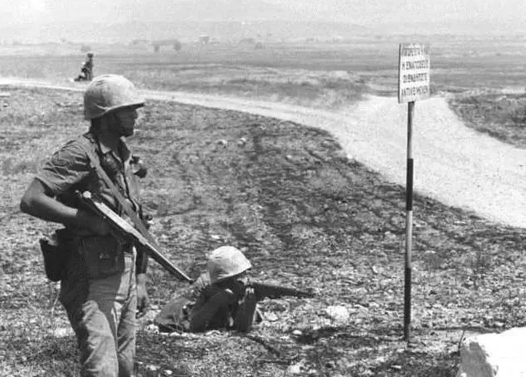 Foto - Türk askerini böyle karşılamışlardı! İşte tüm dünyanın konuştuğu o kare