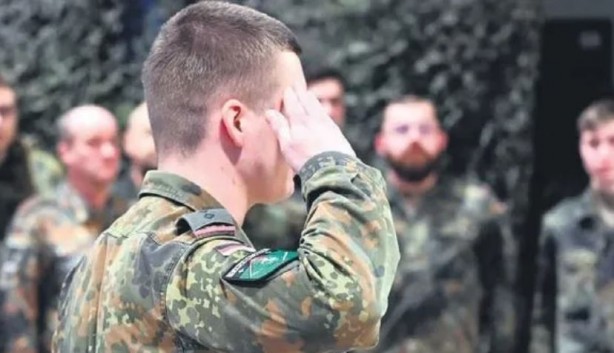 Foto - Türk askerler için anayasa değiştirecekler