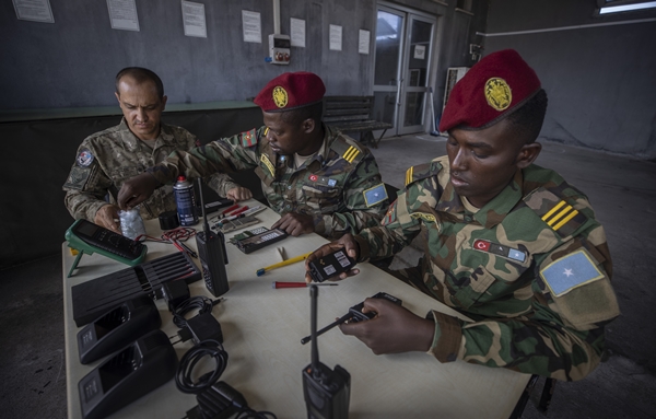Foto - Türk askerleri eğitiyor! Düşmana korku salıyorlar