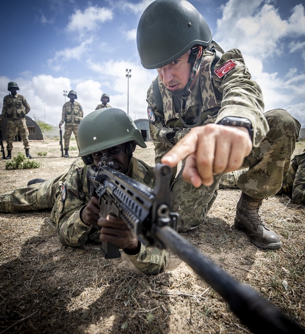 Foto - Türk askerleri eğitiyor! Düşmana korku salıyorlar