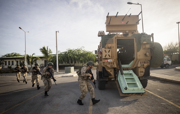 Foto - Türk askerleri eğitiyor! Düşmana korku salıyorlar
