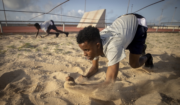 Türk askerleri eğitiyor! Düşmana korku salıyorlar