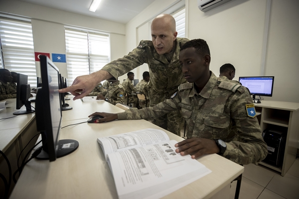 Foto - Türk askerleri eğitiyor! Düşmana korku salıyorlar