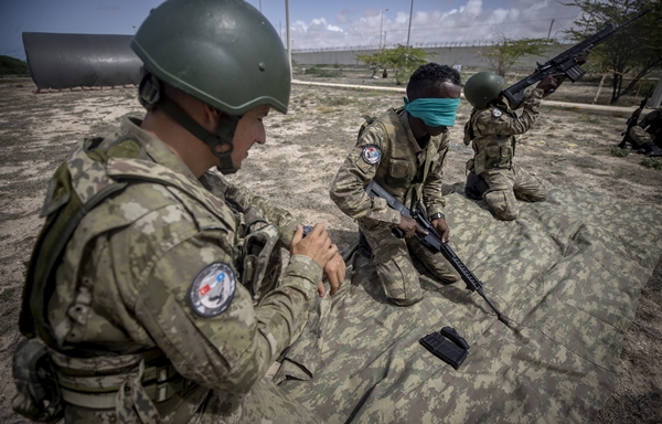 Foto - Türk askerleri eğitiyor! Düşmana korku salıyorlar