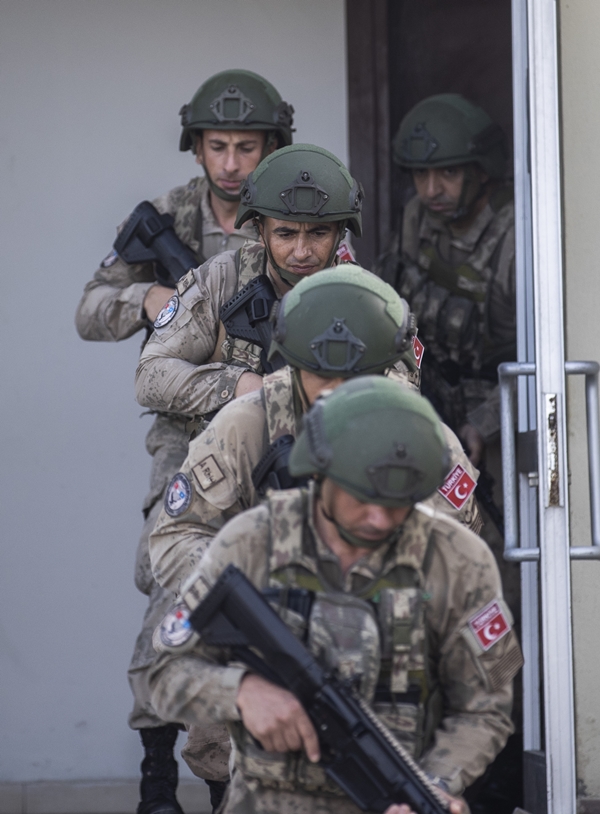 Foto - Türk askerleri eğitiyor! Düşmana korku salıyorlar