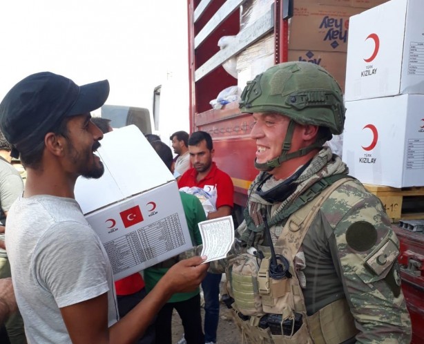 Foto - Türk askerleri gittikleri yerlerde sivilleri böyle hedef alıyor!