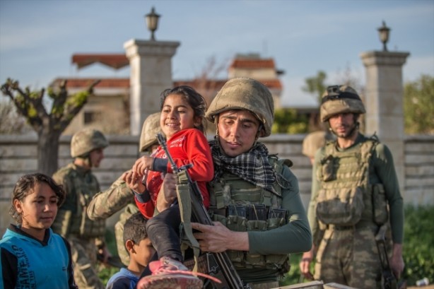 Foto - Türk askerleri gittikleri yerlerde sivilleri böyle hedef alıyor!