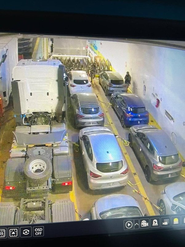 Foto - Türk bayraklı gemide kaçak saldırısı! Uluslararası sularda büyük operasyon!