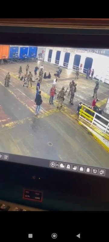 Foto - Türk bayraklı gemide kaçak saldırısı! Uluslararası sularda büyük operasyon!