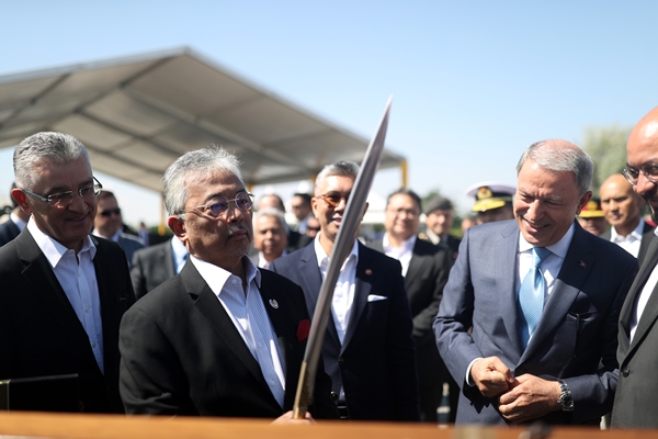 Foto - Türk devinden gövde gösterisi... Malezya kralı bizzat test etti