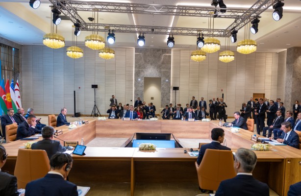 Foto - "Türk dünyası alfabe birliğini bir an önce tesis etmeli"