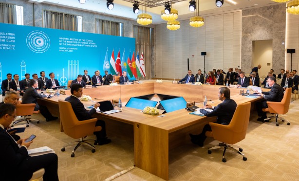 Foto - "Türk dünyası alfabe birliğini bir an önce tesis etmeli"