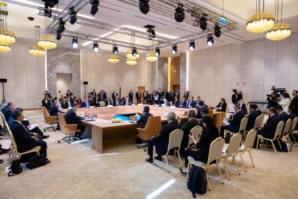 Foto - "Türk dünyası alfabe birliğini bir an önce tesis etmeli"