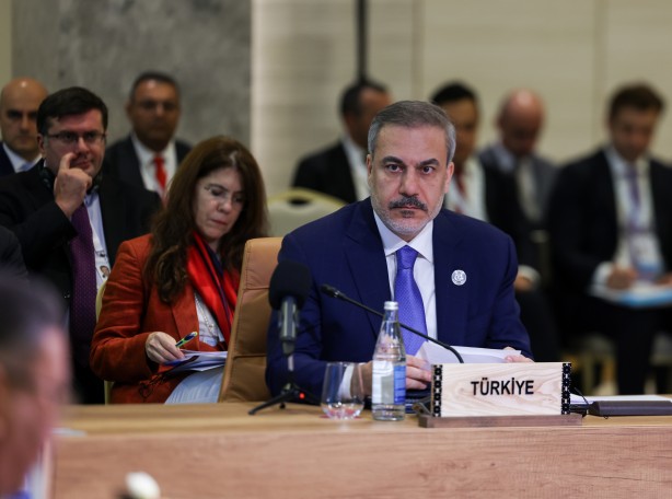 Foto - "Türk dünyası alfabe birliğini bir an önce tesis etmeli"