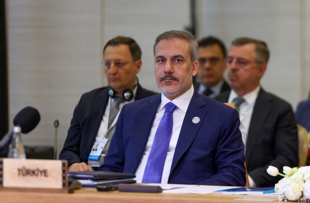 "Türk dünyası alfabe birliğini bir an önce tesis etmeli"