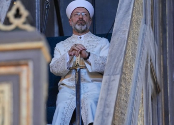 Foto - Türk Dünyası, Türk’e ait olmayan alfabeyi kabul ederek tarihe geçti