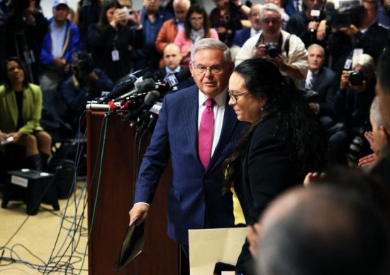 Foto - Türk düşmanı Menendez iyice köşeye sıkıştı! Yunanistan'ın aklında ise tek bir soru var