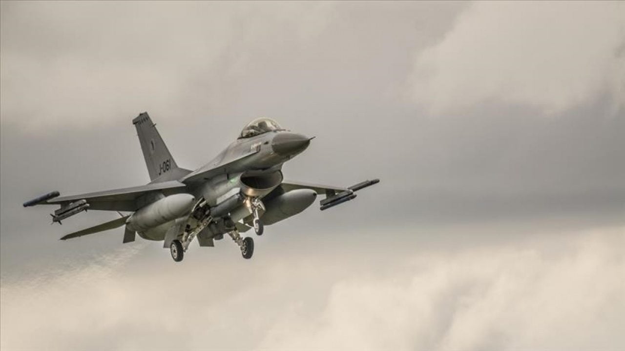 Foto - Türk F-16 pilotları ülkeyi salladı: Yetkililer ani karar alıp askeri üsse gitti