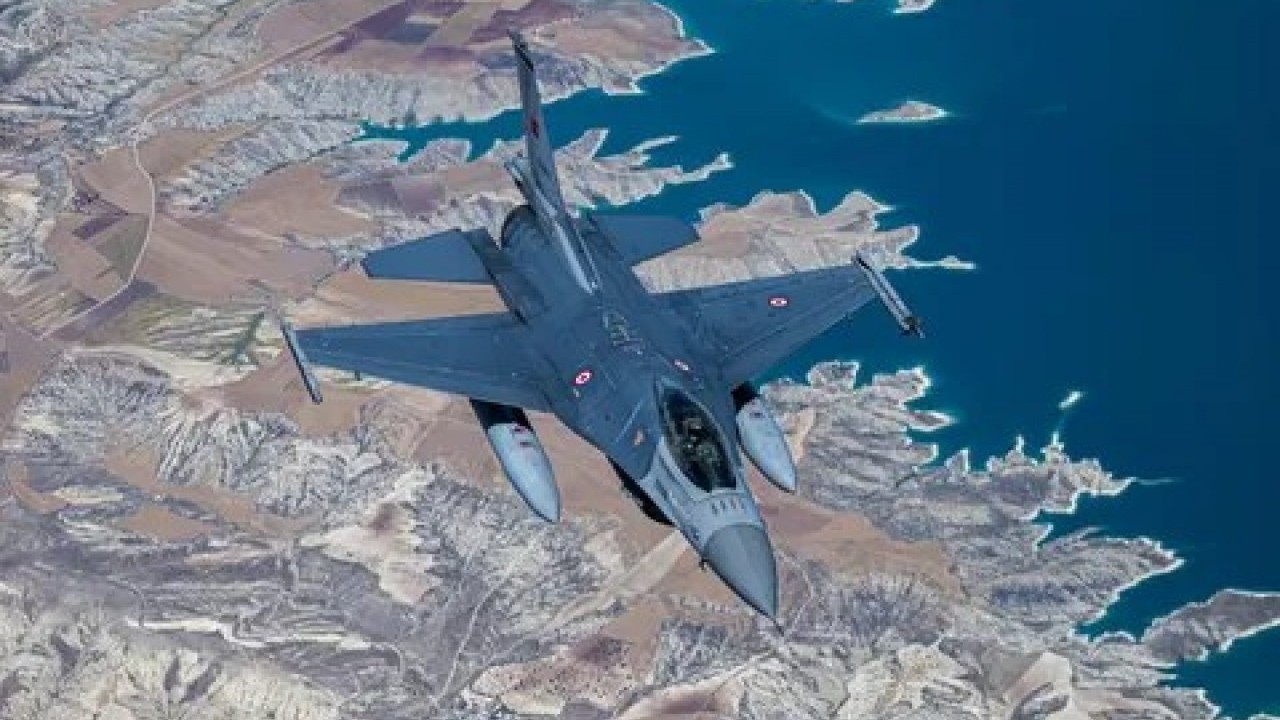 Türk F-16 savaş uçakları peş peşe havalanınca deliye döndüler: Jetlerin kontrolü kaybedildi, bu tez çöktü