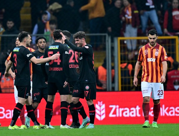 Foto - Türk futbolcuya saldırı: Galatasaray’ı karıştıran olay: Cim-Bom’u sallayacak gelişme…Bunu hiç beklemiyorlardı: 