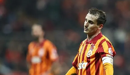 Foto - Türk futbolcuya saldırı: Galatasaray’ı karıştıran olay: Cim-Bom’u sallayacak gelişme…Bunu hiç beklemiyorlardı: 