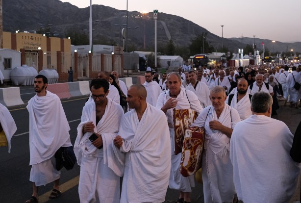 Foto - Türk hacı adaylarının Arafat'a intikali başladı