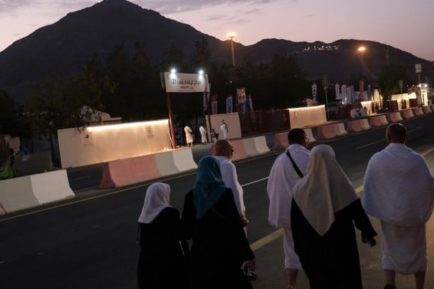Foto - Türk hacı adaylarının Arafat'a intikali başladı