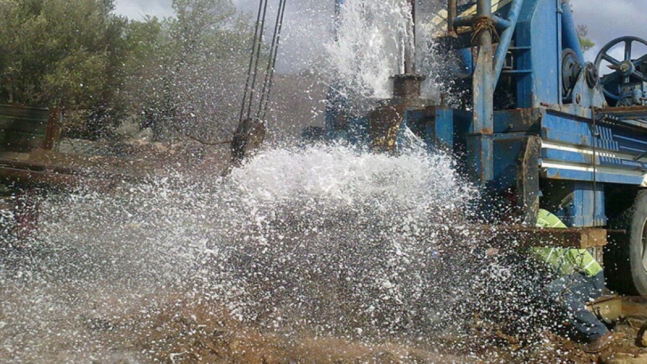 Foto - Türk halkı sevince boğulacak: Zengin rezerv keşfedildi, yerin altından oluk oluk akıyor