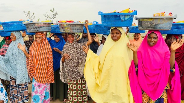 Foto - Türk hayırseverlerin eli Nijerya'da...