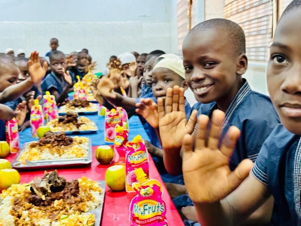 Foto - Türk hayırseverlerin eli Nijerya'da...