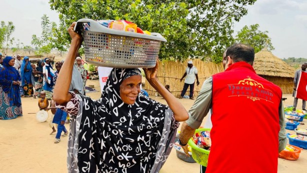 Foto - Türk hayırseverlerin eli Nijerya'da...