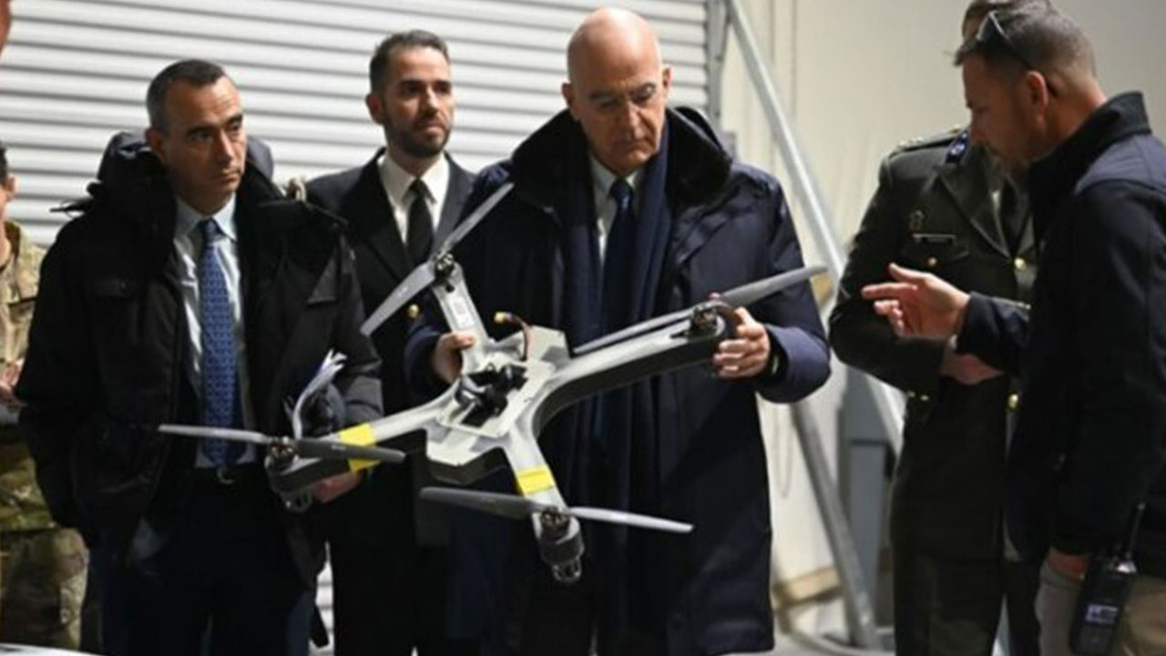 Foto - Türk İHA'ları o ülkenin savunma bakanını panikletti! Üniversiteye koştu