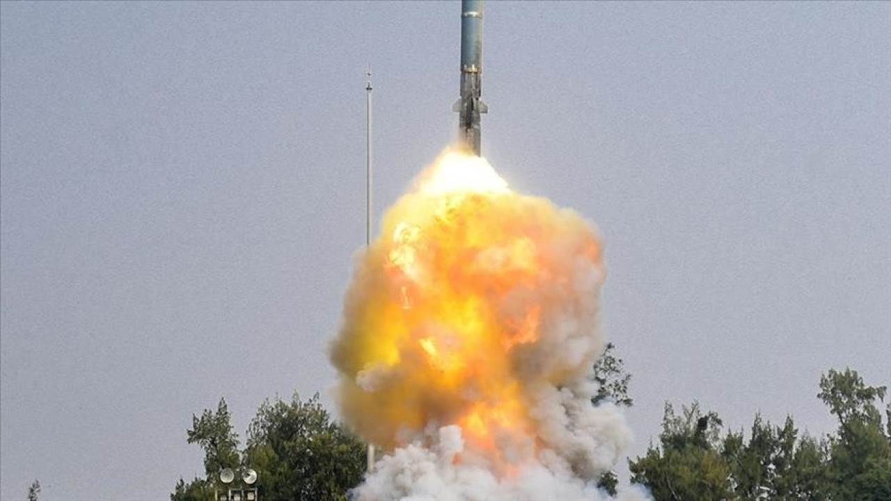 Foto - 'Türk İHA'larını vuracağız' diyorlardı! 2 bin kilometre menzilli füzeyi ateşlediler