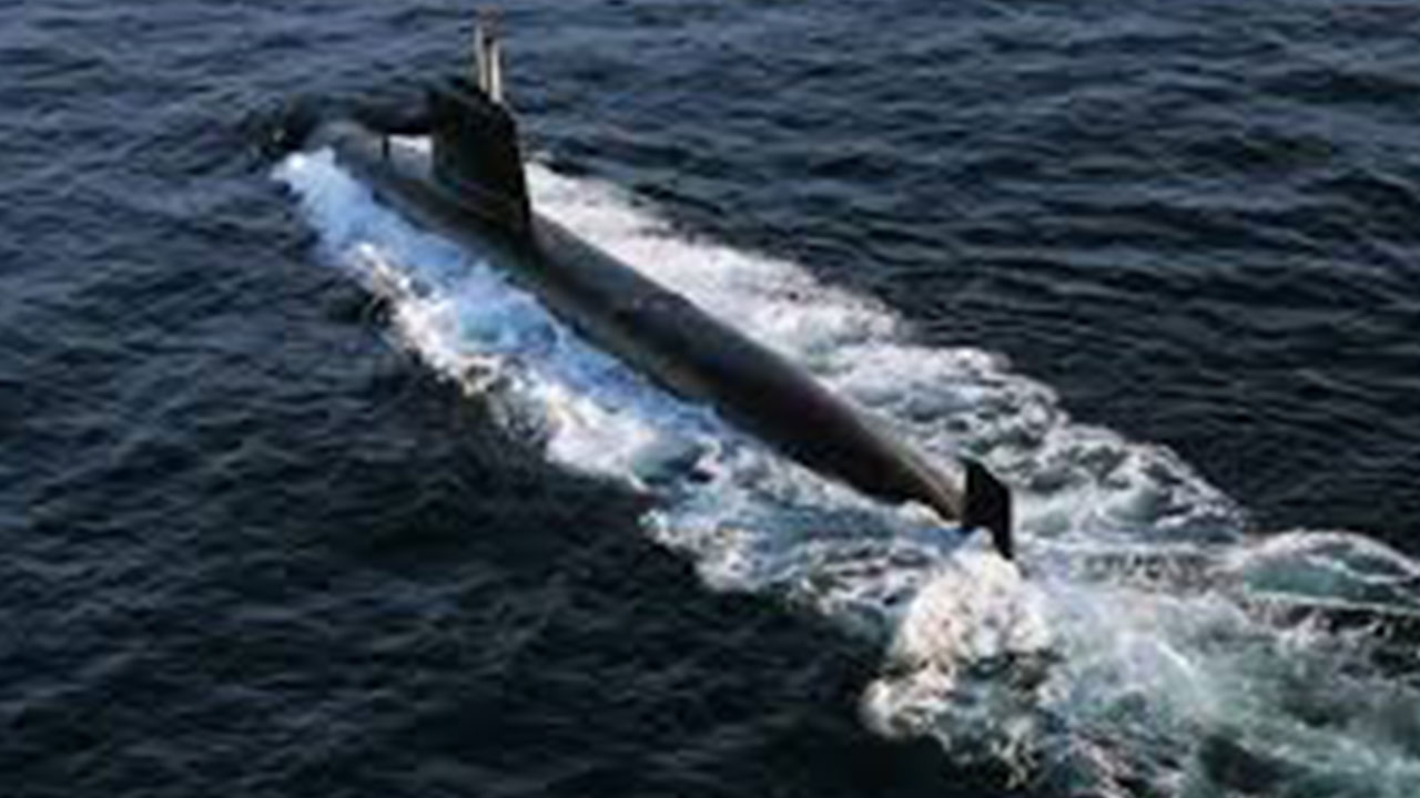 Foto - 'Türk İHA'larını vuracağız' diyorlardı! Denizaltıları suya indiriyorlar